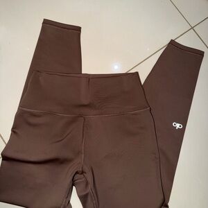 ALO Yoga High-Rise Leggings in Chocolate Brown